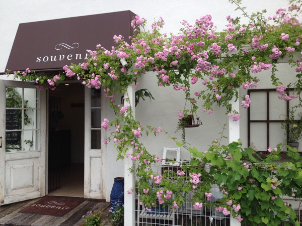 souvenirは5月　バラの美容室　堺市初芝美原区北野田ローズガーデン